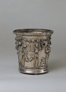 Copa grabada con esqueletos sosteniendo máscaras, del Tesoro de Boscoreale de Roman